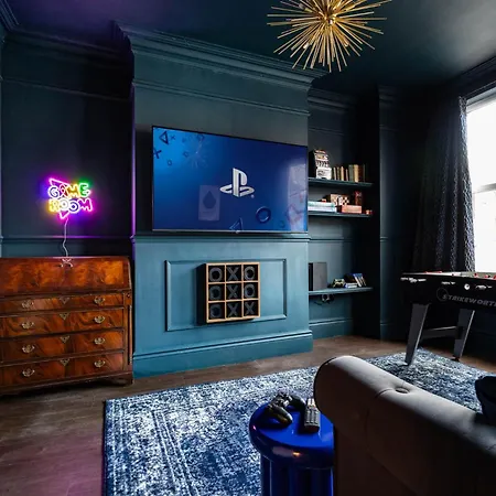 Emerald Park - Hot Tub & Games Room! Holiday home