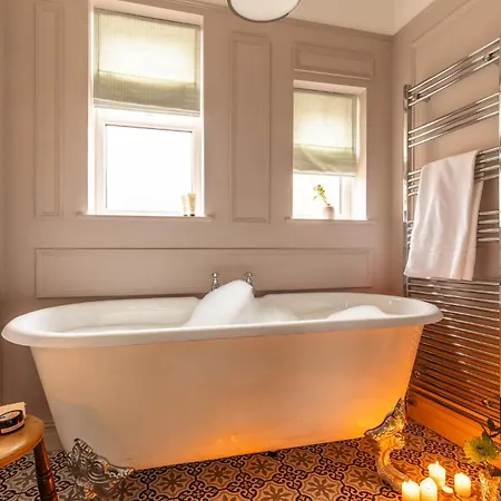 Emerald Park - Hot Tub & Games Room! Holiday home Scarborough