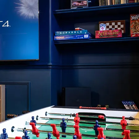 Holiday home Emerald Park - Hot Tub & Games Room! *