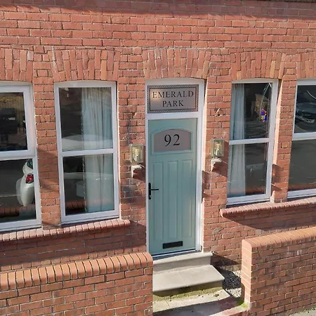 Emerald Park - Hot Tub & Games Room! Holiday home Scarborough